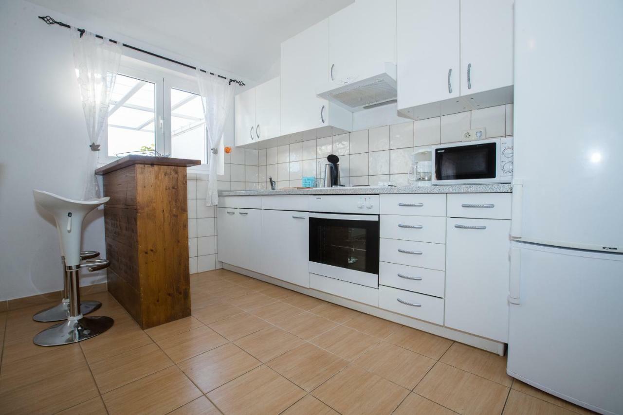 Dania Apartment *