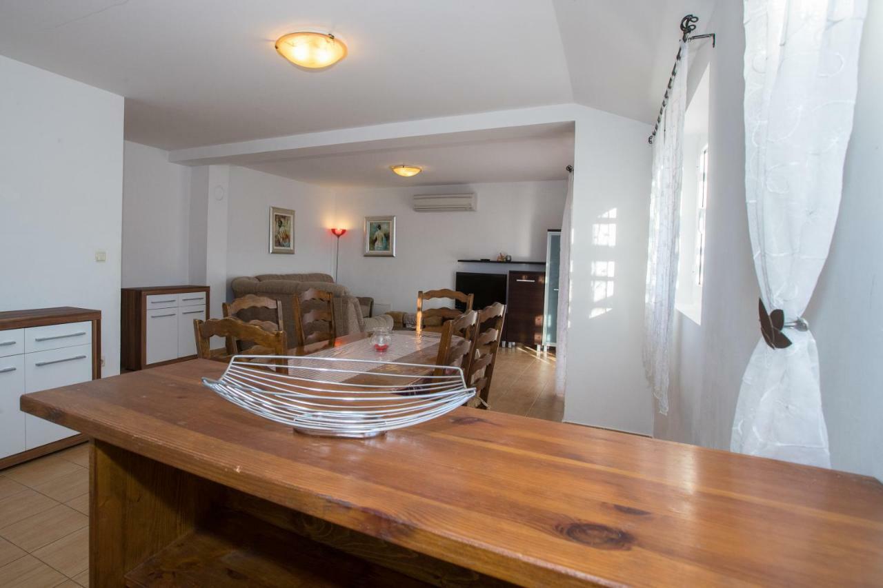 Apartment Dania Lopar