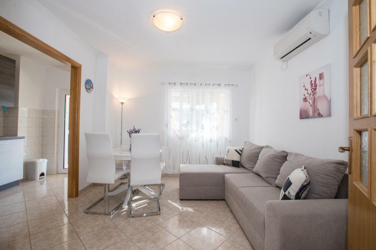 Dania Apartment *
