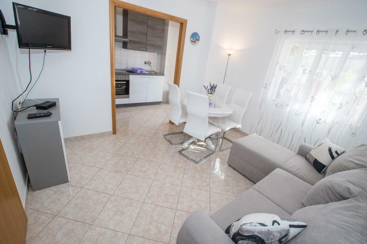 Dania Apartment *