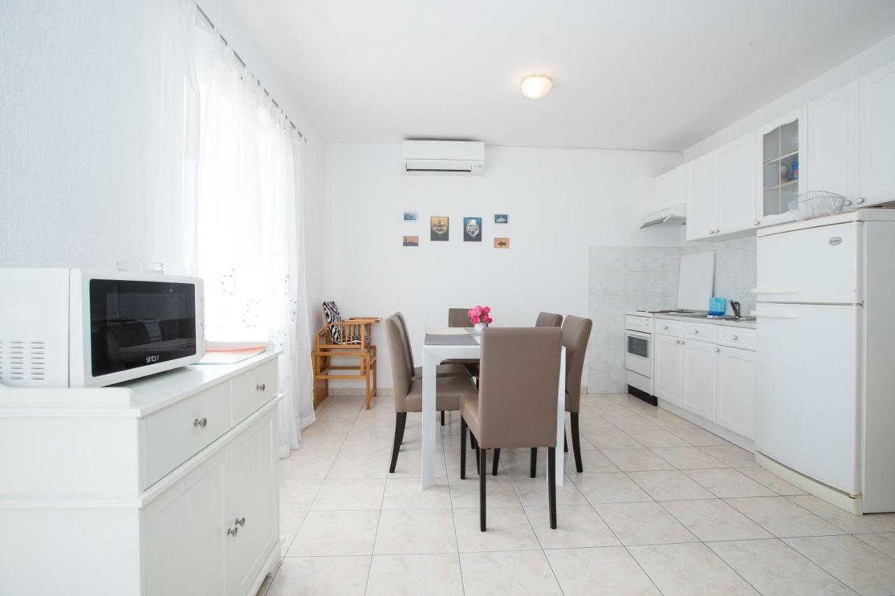 Apartment Dania Lopar